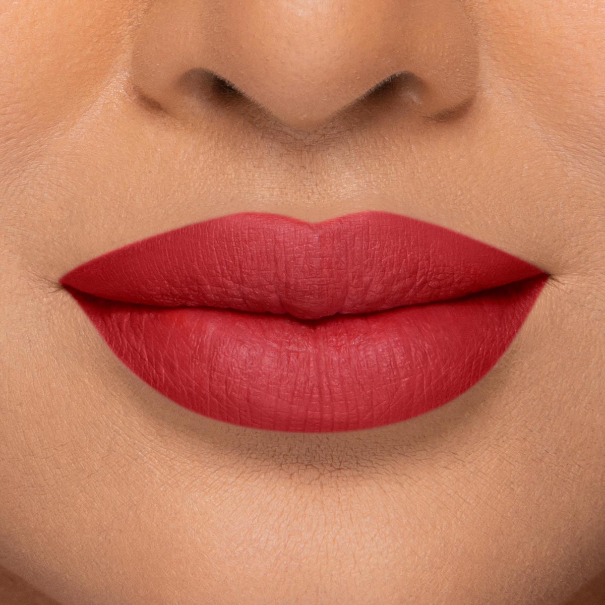 LADY BOLD LIP LINER (DELINEADOR DE LABIOS)
